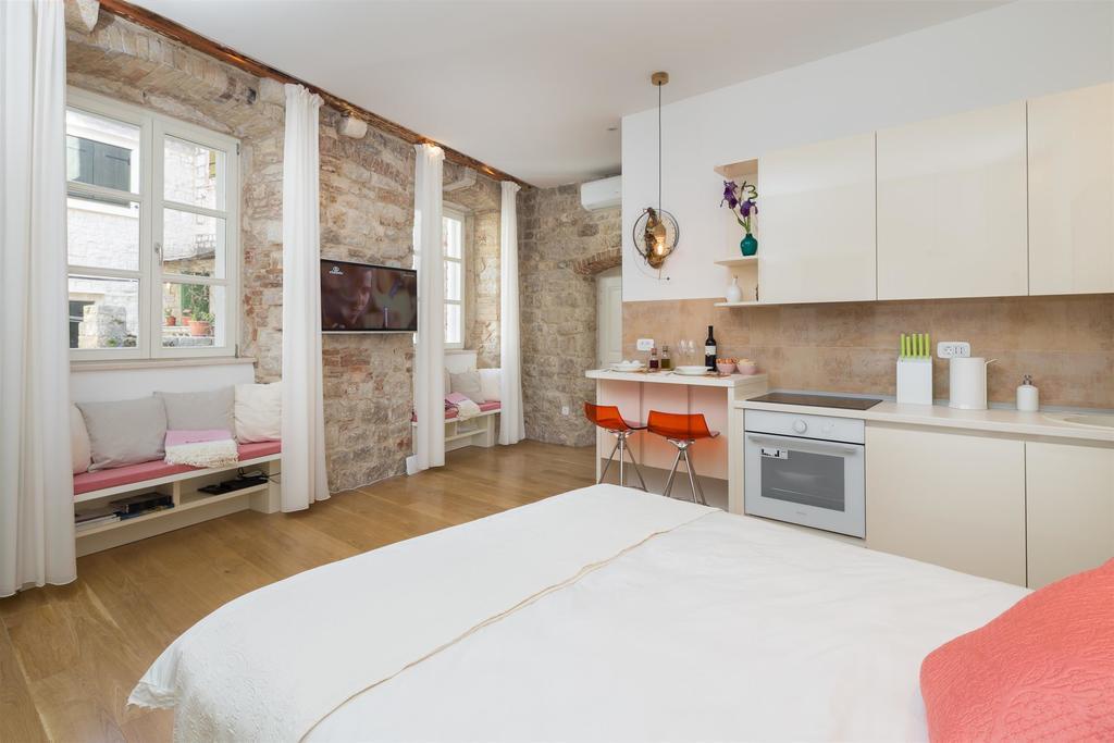 That Place Studio Apartment Trogir Buitenkant foto